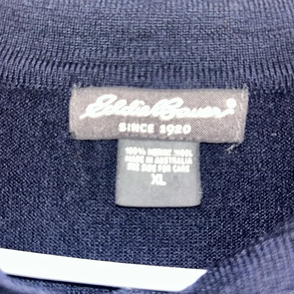 Eddie Bauer Men's V-Neck Sweater in Deep Navy 100% merino wool - Picture 3 of 3